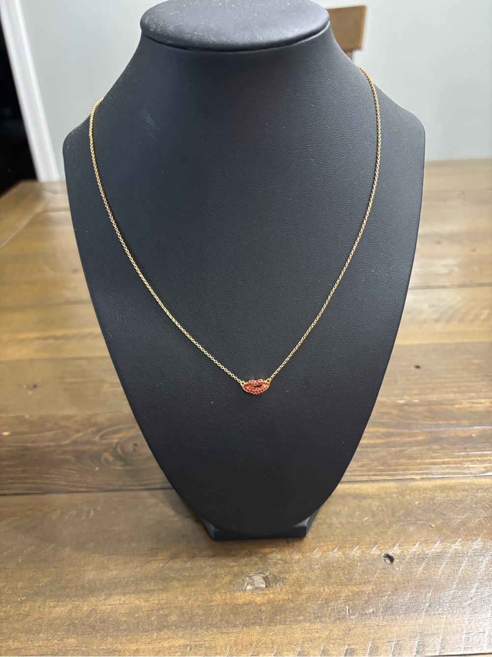 Kate Spade “Hit the Town” Lips Necklace